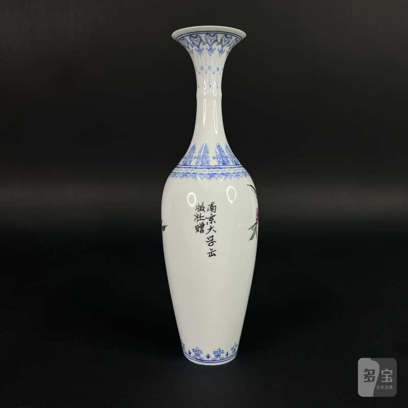 二十世纪六十年代 青花粉彩花鸟纹柳叶瓶 - 图3